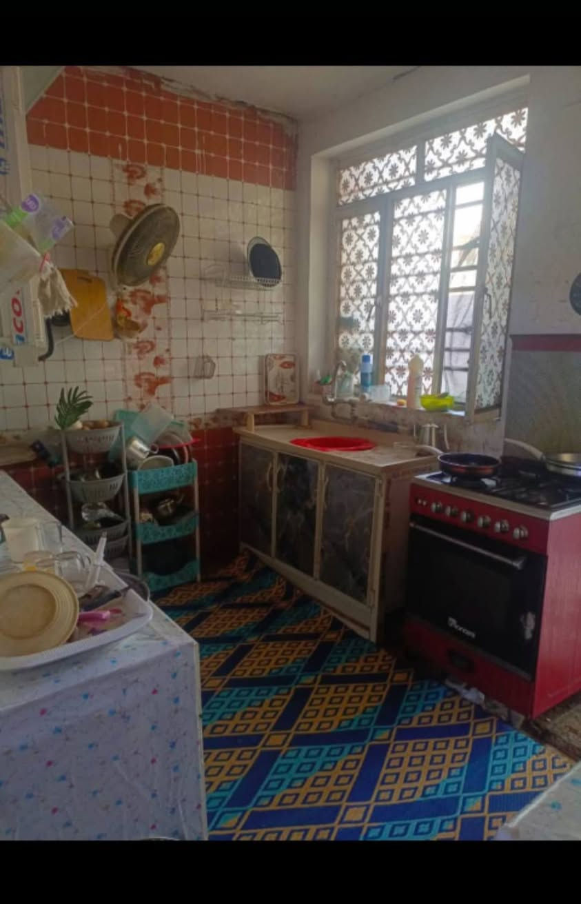 دار للبيع 
المساحة ١٠٠ متر النزال ١٢ونص الواجهة ٨ متر مسلح طابقين نظيف طابو ملك صرف قرب تقاطع درويش منطقة المية دار قرب الشارع العام 
***********
