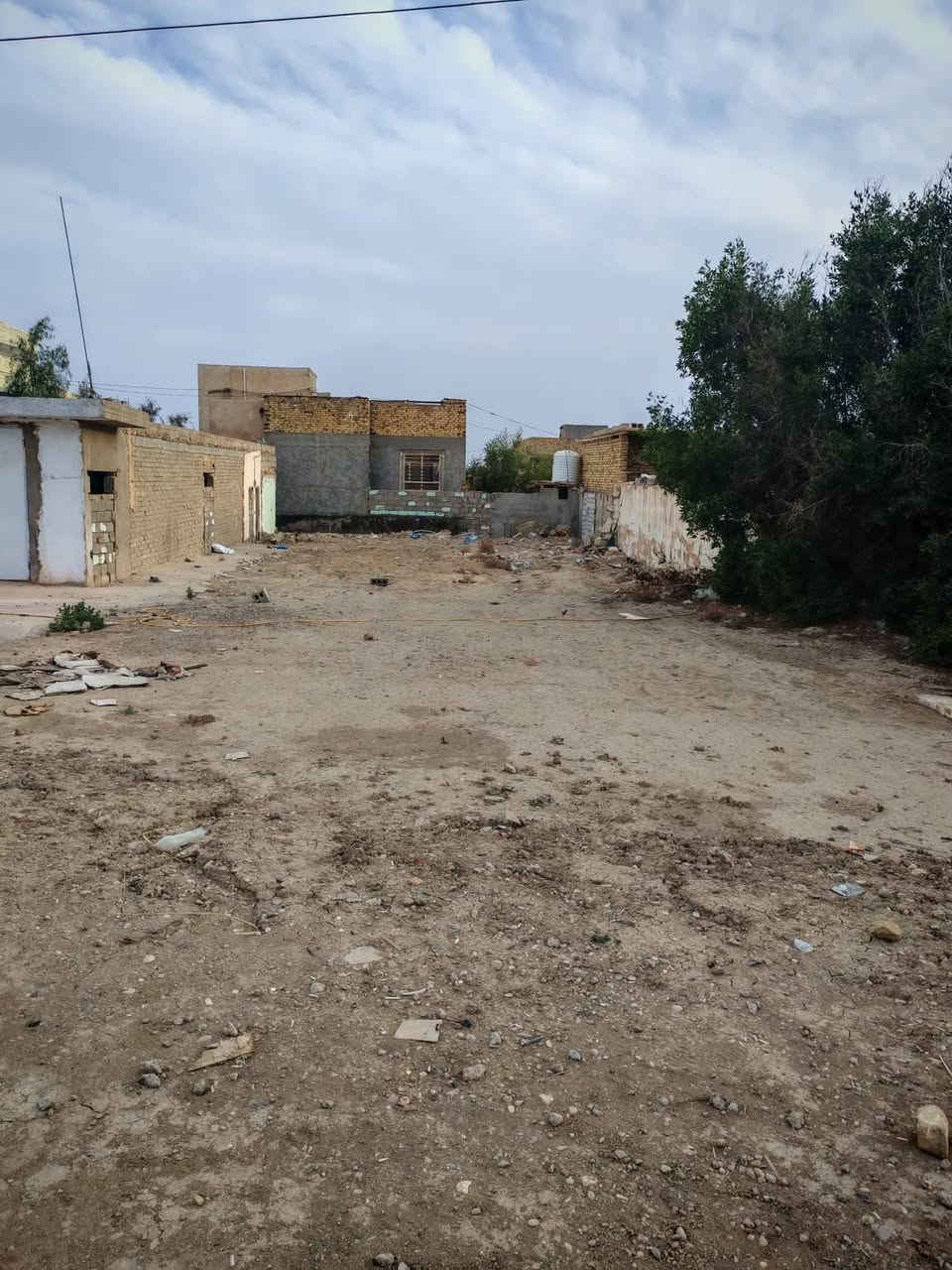 قطعه مساحتها 300 متر العنوان نزله سعد بيجو طريق الزوار خدمات كامله تبعد عن جسر سيف سعد ثلاثه كيلو سنتر علئ شارع العام
قرب المجمعات السكنيه ترهم سكن ترهم موكب ترهم استثمار
طابو زراعي سند25 تحويل مباشر

مكتب وعقارات الوارث
***********
