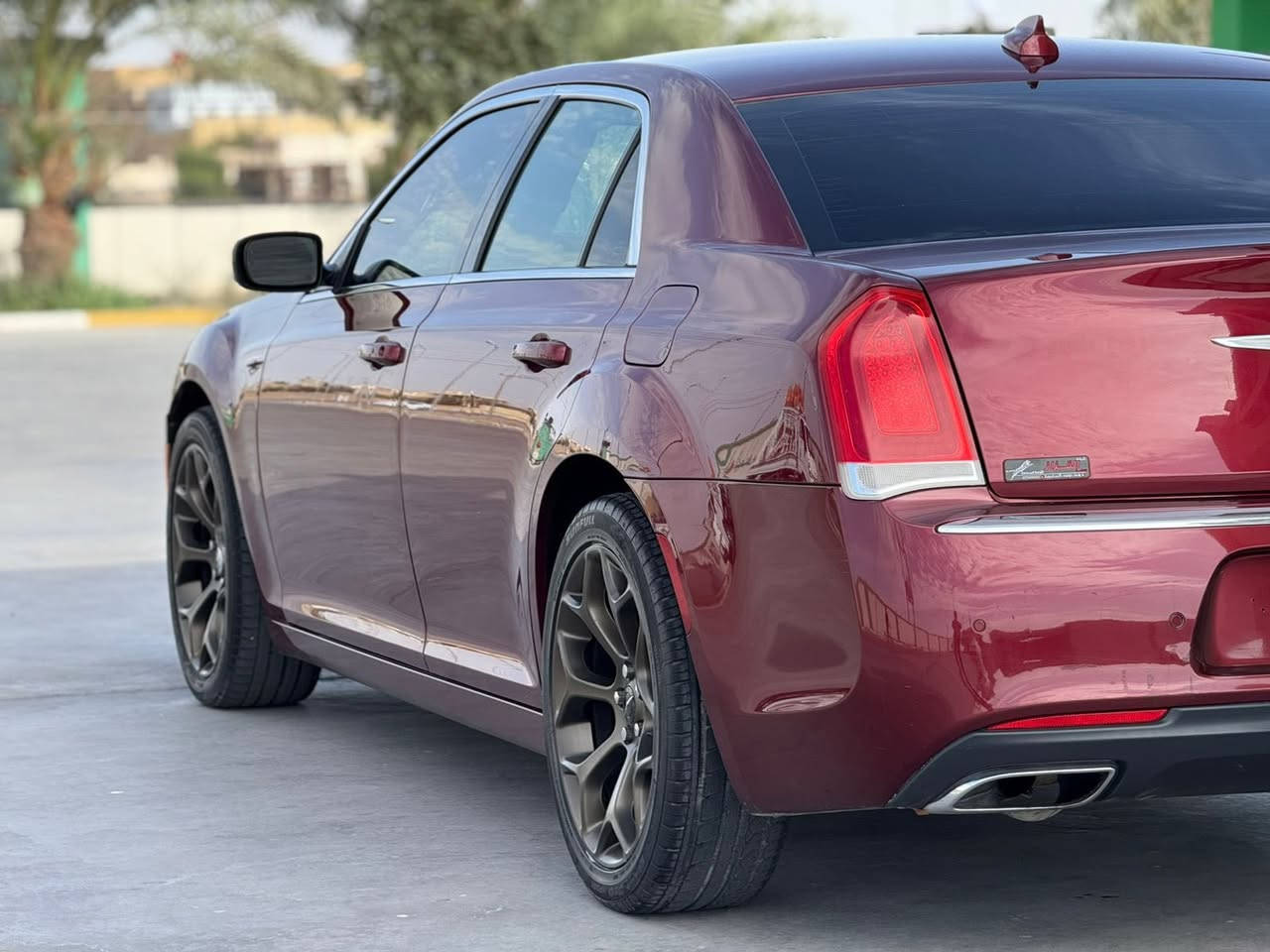 السلام عليكم كرايسلر اوباما موديل 2015 مرمزه 2022 رقم بصره نكليزي تحويل مباشر وارد امريكي مكفوله كفاله عامه فقط بارد بخشم الجاملغ الامامي باقي كفاله من الفتح والصبغ والتبديل وحته من الكلير فئهC  فول مواصفات دواخل جلد اسود مواصفات سي C معروفه فول مواصفات كشنات أشاير بالمري حساس امامي خلفي تحكم ستيرن كامره خلفيه دواره تشغيل عن بعد شاشة كبيرة بلوتوث وايفاي  تخم تاير حداديه كله جديد مكينه كير كفاله  استخدام شخصي مكان السياره البصره القرنه 
للاستفسار الاتصال/ ***********
