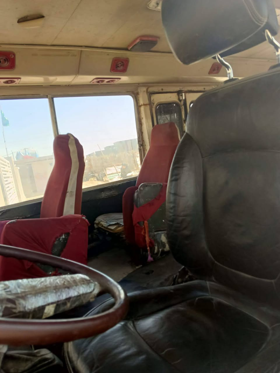 كوستر عريضه موديل 1983
محرك كاز بنكو مكفول 
كير 3000 استاركس مسكر
تخم تاير
فاتح اربع اوياله بريك وبدل عنابير وبساتم
كهربائيات الايت الامامي شغال
الاشياير الخلفيه دكم
استب لايت شغال
سياره بيه حصه كاز
سياره بيه حصه كاز
السياره عميه وليس باور
بنزل وليس دسك
ترايك للبصره 
مكان سياره بابل
سياره حلوه وكاعده
سعر 5ملاين وبيه مجال للشراي
الشراي يتصل ويدلل ***********
