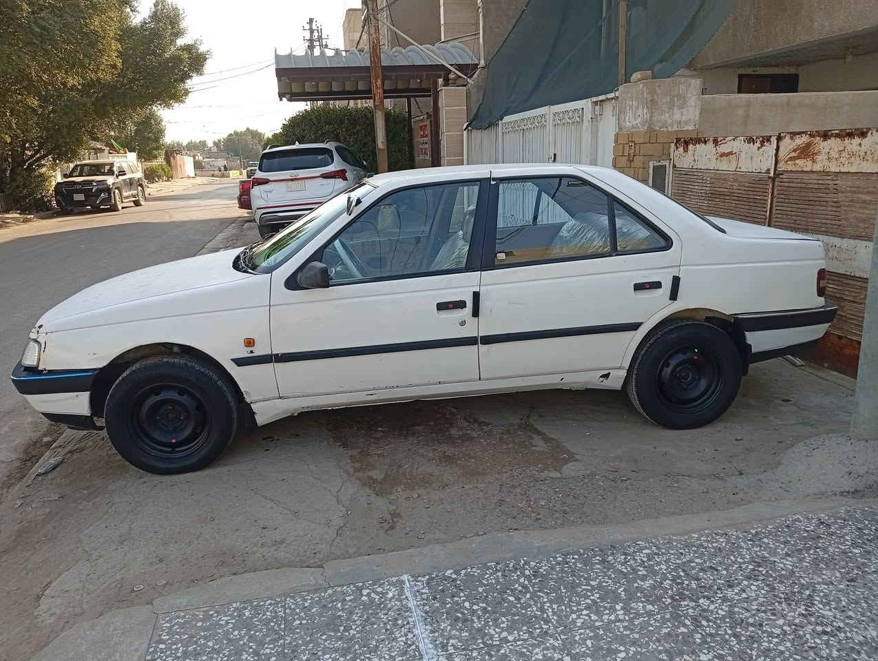 السلام عليكم بيجو ٤٠٥ سعر ٣٢ وبيها مجال مكان بغداد حي العدل***********
