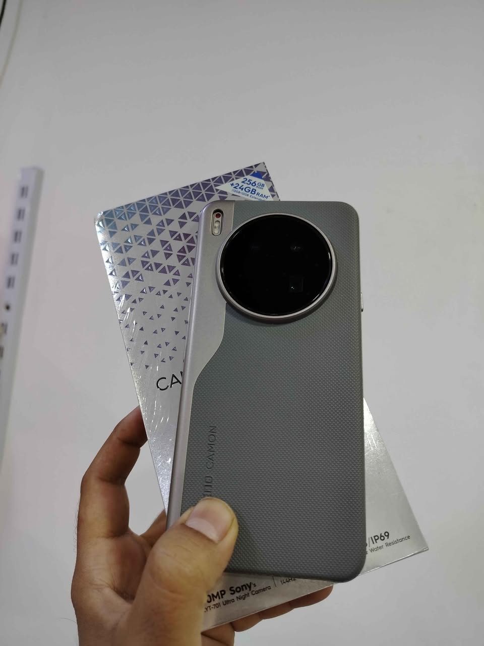 السلام عليكم للبيع تكنو كامون 40 بريمير 5G استخدام قليل كلش جهاز حالة حال جديد كامل كل ملحقات الاصليه ذاكرة 256 عشوائية 24 جهاز كلش قوي بالمواصفات السعر 500 الف وبي مجال مكاني بصرة *********** البصرة, العراق
