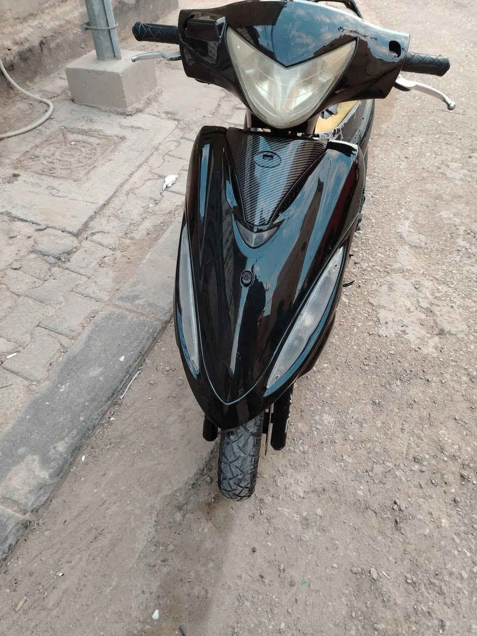 السلام عليكم للبيع دراجة كامكو جي فور ياباني نضيفة مابيها اي اعطال 400 ألف قفل مكاني النجف حي العدالة ***********
