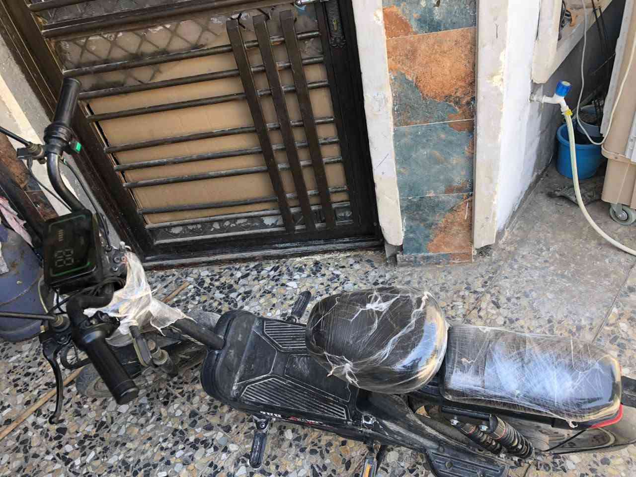 دراجة شحن من معرض هاوجي اكبر حجم من هاي الفئة 5 بطاريات جدد مبدلهن شرط الفحص قبل شهر  بدلتهن السرعة 99 الحقيقي 60 إلى 65 اشاير لايت عالي ناصي بك لايت  بريك خلفي اربع سرع السعر 300 وبيه مجال لشراي مجال قليل هال العنوان بغداد البياع دوانم الشرطة الرابعة الهاتف *********** بي واتساب مراسلة واستفسار

