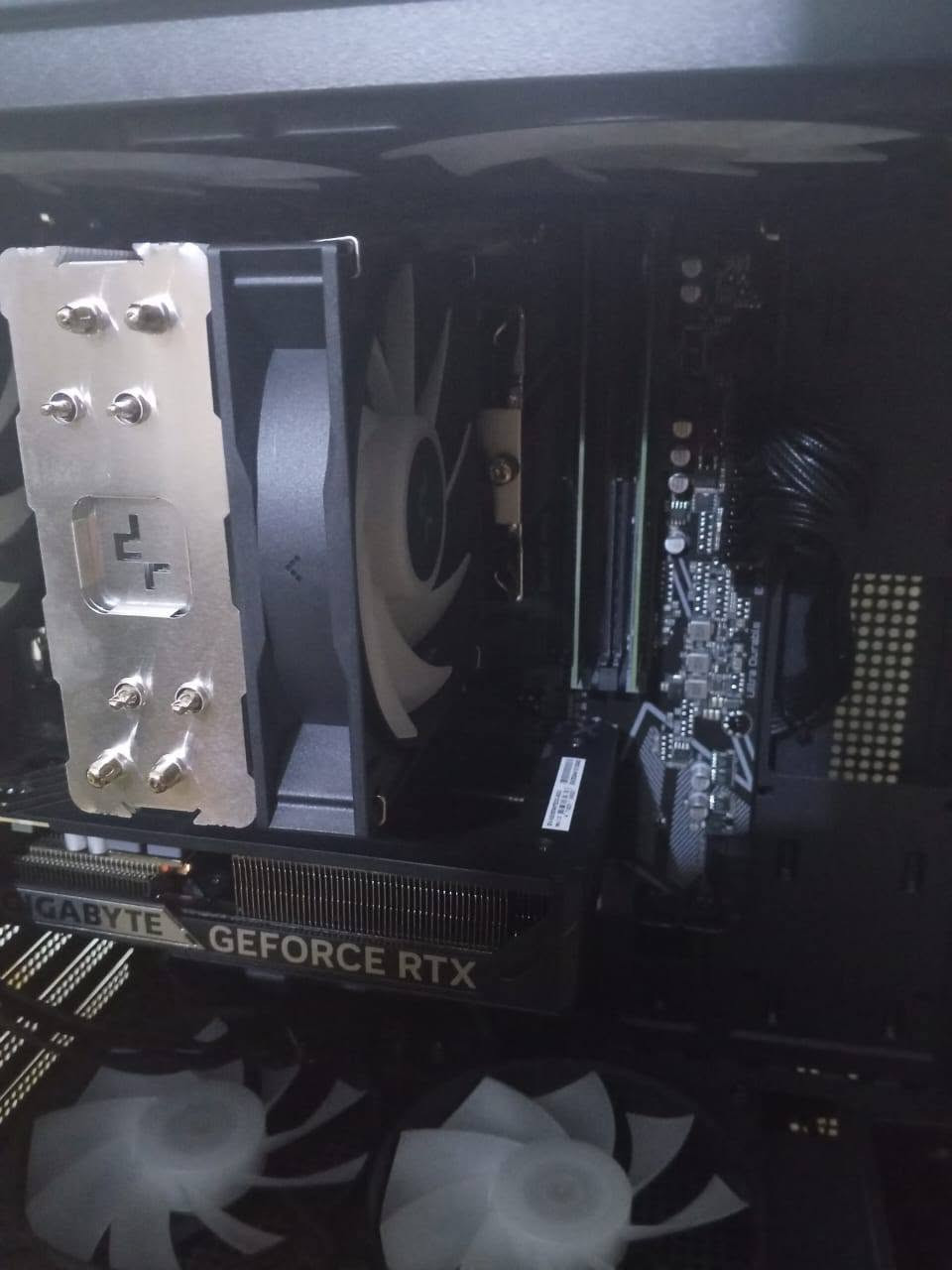 السلام عليكم 
بيسي كيمنك للبيع جديد غير مستعمل
R5 5500
5060 8GB GIGABYTE 
B550M K GIGABYTE 
M.2 512gb
Ram 8x2 16gb lexar 3200
Power supply zeus gaming 750W

1,250,000
للاستفسار ***********
