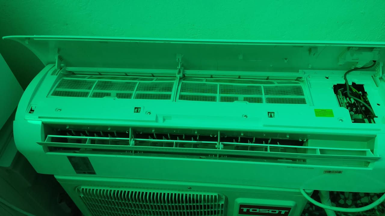 السلام عليكم سبلت نيونيفا طنين بعده جديد ما مشتعل ولا ثانيه كسر صندوق بدون كارتونه سبلت توسوت طن وربع انفيرتر بعده جديد لاستفسار ع رقم ***********
