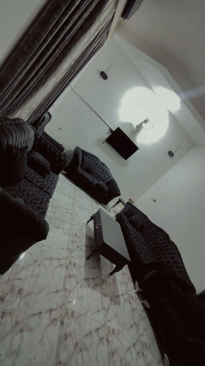 💢السلام عليكم
☘️ع بركـــــــــــــــــــــة الله 

🏦دار سكـــــــــــــن للبيع طابوو صرف 

📌الموقع:- حي الزهراء مباشر ع شارع 20

📐المساحه:- 150م ركن ع شارعين

☘️محتوياته:- طابقين كونكريت مسلح 

✅غرف نوم عدد 3

✅صالتين 

✅مطبخ 

✅استقبال 

✅صحيات 

✅طارمه صغيره 

💵السعر:- 135 قابل للتفاوض 

ـــــــــــــــــــــــــــــــــــــــــــــــــــــــــــــــــــ

#للاستفسار اكثر:- خاص او واتساب 

***********

***********

#مراجعـــــــة مكتب دبي للعقار والمقاولات العامه 

#عنوان المكتب سايدين الجمهوري مقابل مدرسة القدس
