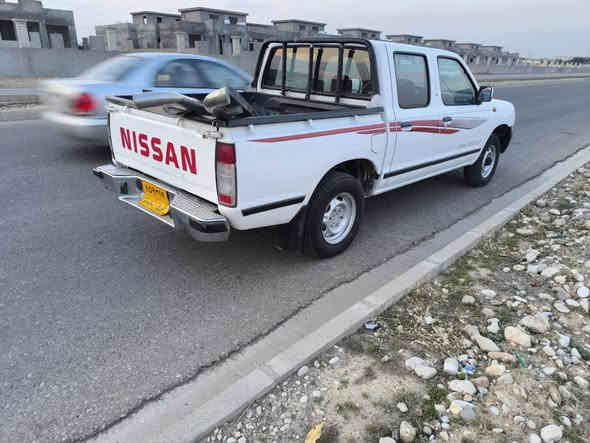 نیسان دەبڵ  مۆدێل 2008 گێڕ مەکینە ئەکسل بەشەرت مەکینەی کراوەتۆ سەنەوی تازەیە هەرچوار تایەی تازەیە سۆنەریم داناوە نرخی 128 گەڵا شوێن کەلار *********** كالار
