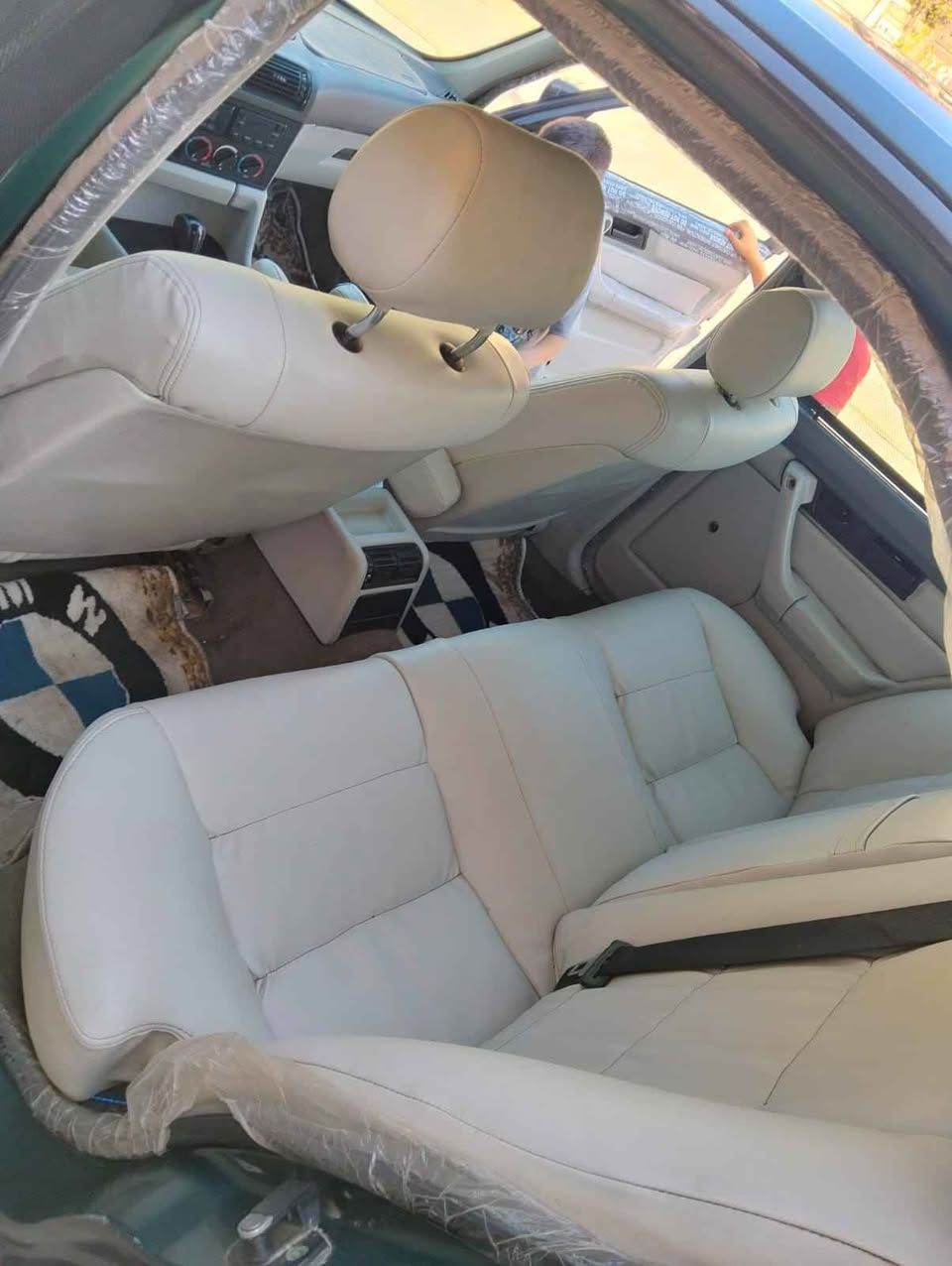 سلام عليكم 
سيارة بي ام موديل 1993 أصل محدث 1995 
صبغ عام جماليه بدون حادث ارجع اكرر بدون حادث 
حجم 520 محدث 525 
رقم اربيل 22 دولي شرط التحويل 
محرك كبس دجتال 
كير 528 بومه 
تبريد ثلج شغال 
بجم عريض 
تخم وياله M 
دعاميتين M
تخم تاير جدد
كشنات جلد + كهرباء 
سقف سلايد كهرباء 
لايت زنون تخبل 
دمام مسجل بالصندوك
وباقي المواصفات ماذكرتهن ان شاء الله من تجي تشوف بعينك سياره احلا من الصوره شرط 
مكاني كركوك 
السعر 73 بي مجال للطيبين 
*********** Singapore
