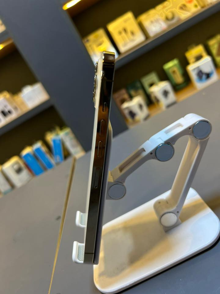 ايفون 13 برو ماكس  
شرق اوسط  دبل سيمكارت
 كارتونه وياه شرط مطابق الايمي
بطاريته 87 بلاديه شرط
نموذج M
السعر 790 قفل
***********
