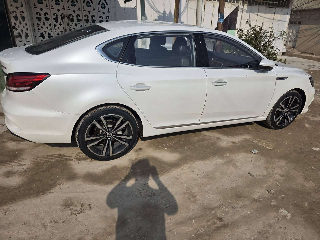 للبيع او للمراوس
السعر 112 مجال قليل جدا
مكان السيارة النجف 
موديل 2022 عداد 40 الف كيلو
اMG6 الفول مواصفات
رقم بغداد الجديد
محرك 1.5 تيربو
ناقل سرعة دبل كلتش7 سرعات
قوة المحرك 169 حصان
عزم الدوران 250 نيوتن / متر
مصابيح نهارية LED
مصابيح خلفية LED
مرايا كهربائية
اشارات في المرايا الكهربائية
مرايا قابلة للطي بشكل الكتروني
مقود جلد
مكابح توقف الكترونية EPB
مكابح انتظار الكترونية Auto Hold
نظام الثبات الالكتروني ESP
نظام توزيع قوة الكبح EPD
نظام مكابح المنعطفات CBC
نظام مراقبة ضغط الهواء في الاطارات
تكييف الكتروني ثنائي المنطقة
نوفذ كهربائية مع فتخ واغلاق اوتوماتيكي
مثبت سرعة 
ناقل سرعة في المقود ( بادل شيفتر )
بصمة
مسند يد خلفي مع حامل اكواب
مقود قابل للتعديل
شاشة 8 انش مع كاميرا
بلوتوث
مداخل USP مع شاحن
مداخل كهرباء 12 فولت
                                                           Android Auto                                                    
                                                        Apple Car Play                                                 
تحكم بالمقود
حساس خلفي
شاشة عدادات 3.5 انش
عادم مزدوج ( دبل اكزوزت )فتحة سقف
دوسات بنزين وبريك معدنية رياضية
ارضيات MG
ويل كب 18 المنيوم
اطارات بروجستون
مقاعد جلد
مقعد سائق كهربائي ب6 حركات
6 وسائد هوائية
نوفذ كهربائية مع فتح واغلاق اوتوماتيكي لجميع النوافذ نظام الاضاءة التلقائية
اغلاق النوافذ تلقائيا عن قفل السيارة
ضمان 6 سنوات او 200,000km ايهما اقرب
للاستفسار
***********
***********
