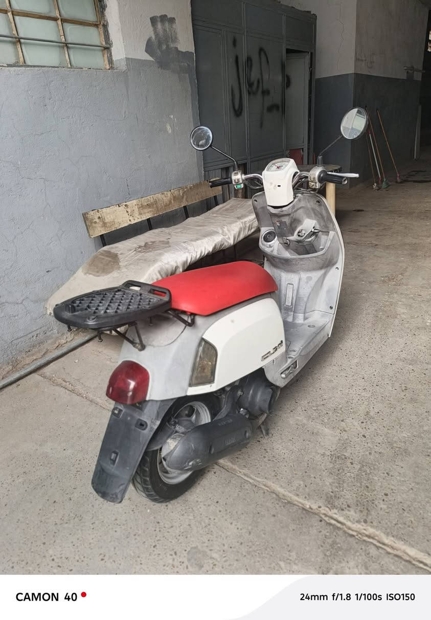 السلام وعليكم عندي دراجه بوليس نوزل للبيع او مراوس بوليس كابريتر او ماكس عدله سعره 750 وبيه مجال حك جيه مكان العطيفيه  قرب جامع براثا وهذه رقم ***********
