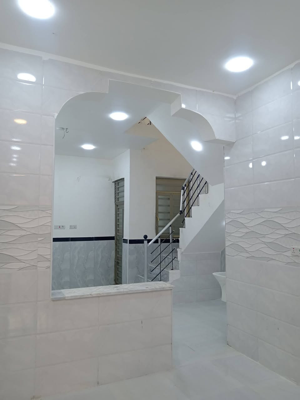 متاح دار ١٠٠متر مربع قاط واحد بنا حديث منطقه نهاوند الثانيه خلف شارع عشرين استفسار ***********
