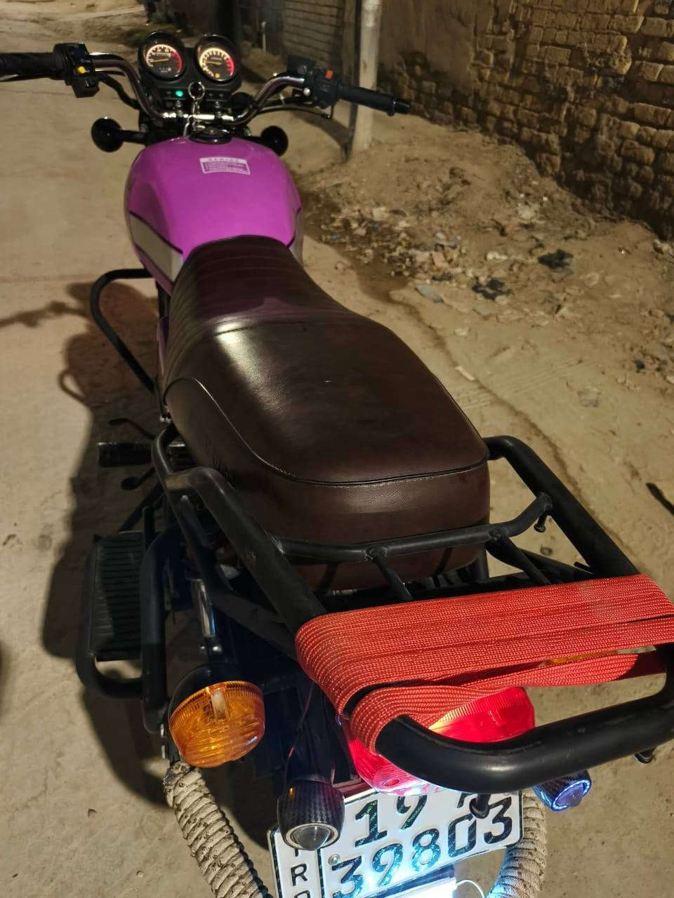 السلام عليكم دراجه دايوان MAX موديل 2023 رقم انكليزي وسنوية كربلاء تحويل مباشر دراجة مكفوله كفاله عامه من كلشي برغي ما مفتوح بيها بين قوسين شرط الفحص جديده ما اطلع بيها هواي كلش قليل 2,400    رقم الهاتف للتواصل وتساب***********
