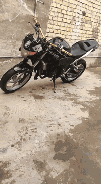 سلام عليكم دراجه لبيع وكامله من كلشي بس بيها نقص كفر وقبق مال بانزين شاهد الله دراجه نضيفه بس محتاج وراح ابيعه وصالنصه رياضي 800 وبيها مجال حك جيتك وشرياي يصل مكاني بغداد  ***********
