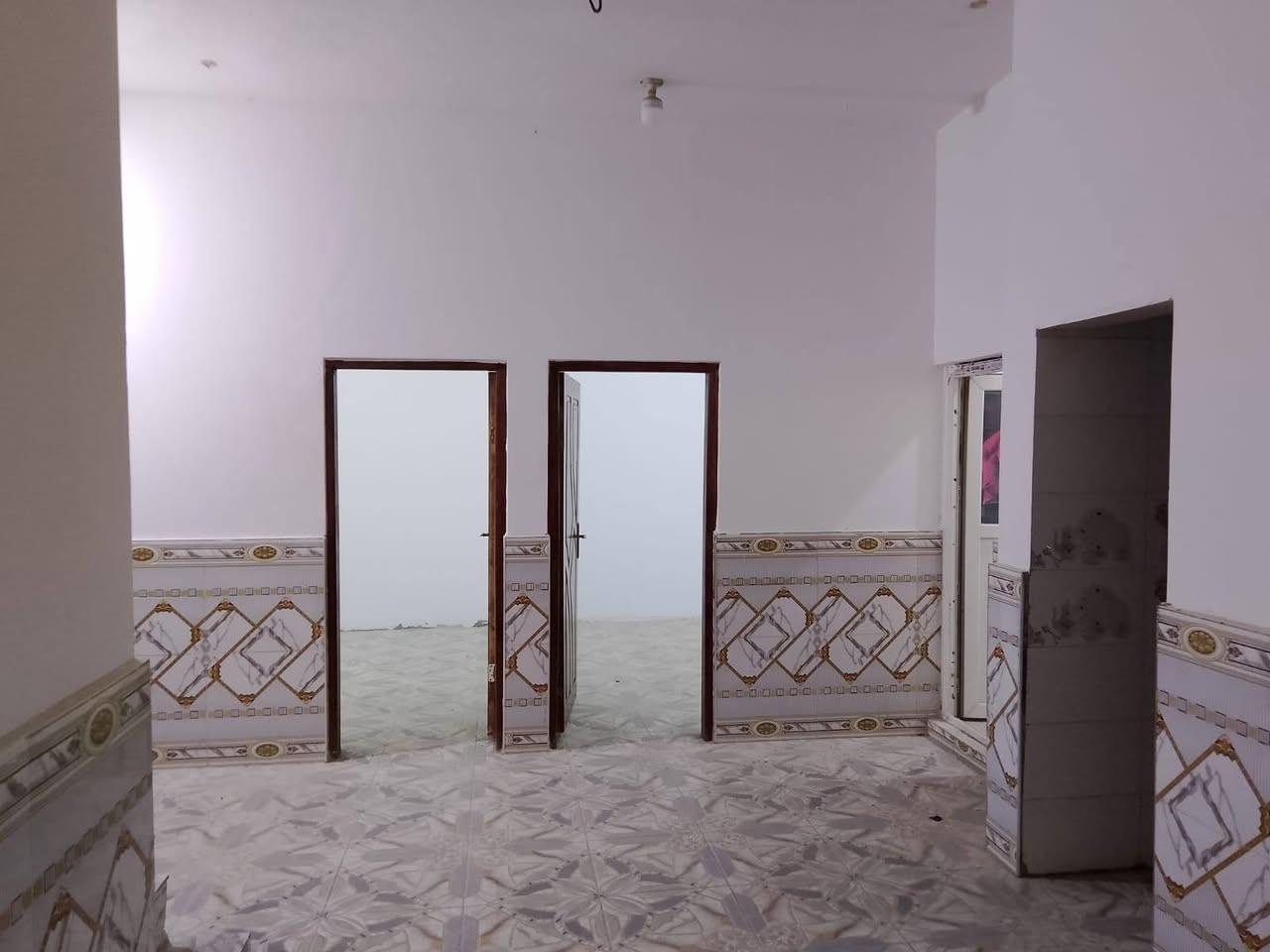 سلام عليكم 
يعلن مكتب عقارات الأصدقاء عن وجود بيت للبيع 
جنس العقار طابو عراقي زراعي وكاله بسم المشتري 
مساحة البيت 150م
العنوان ابو الخصيب حي العسكري 
سعر البيت 72 مليون وبي مجال 
يحتوي البيت على كراج مع ديوانيه مع مطبخ مع صاله مع غرف 2 مع صحيات داخليه و خارجيه 
الاستفسار اتصل على الرقم (***********)
