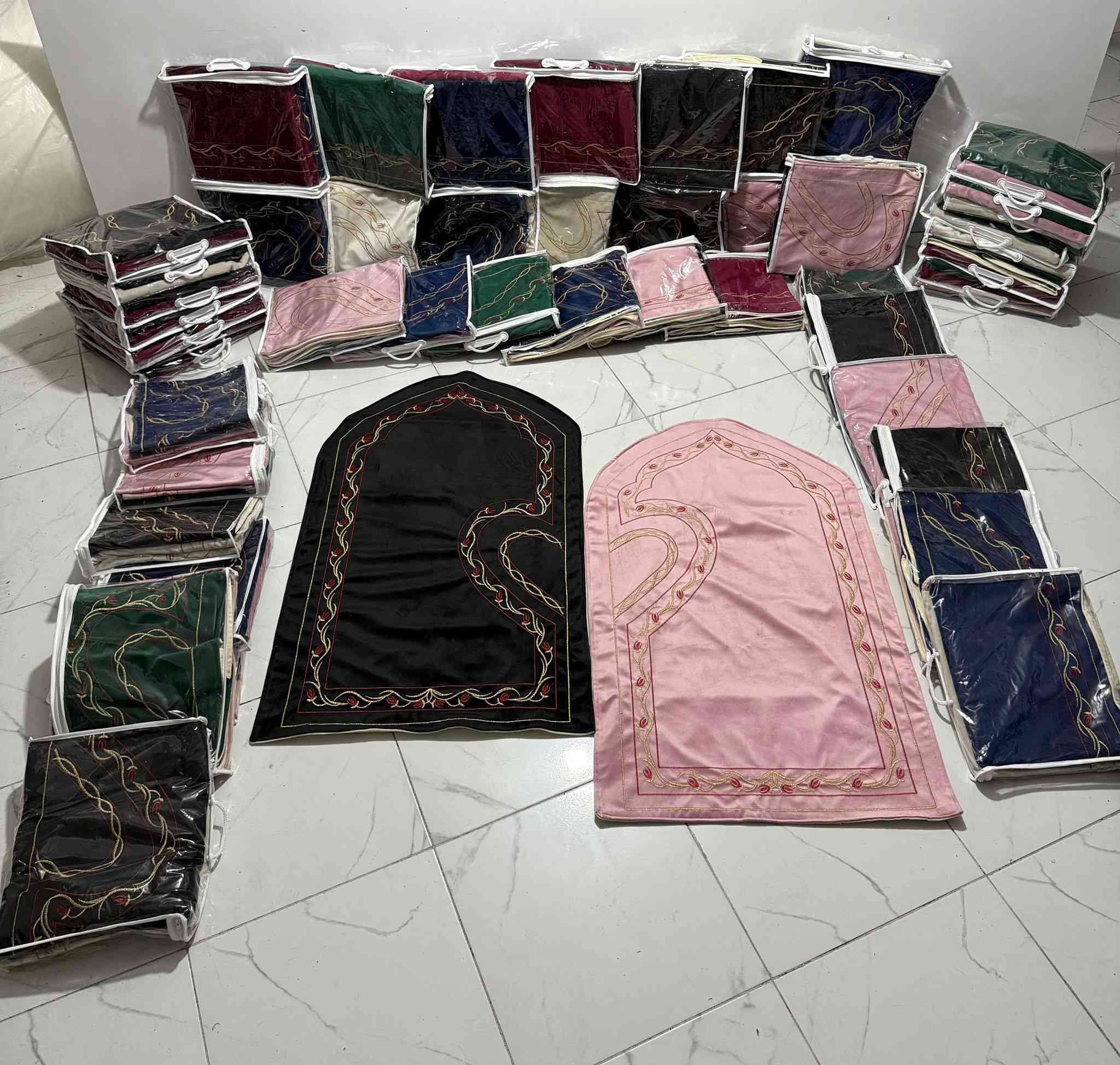 سجادة صلاة 120×70
كابلز مخمل نوعية تقيلة 
تطريز موديلات و ألوان جميلة 
المبيع جملة فقط واسعار جيدة للكميات 
التواصل عبر الواتس اب https://wa.me/message/SEGKQOCNGHUUM1


**إذا كنت صاحب هذا الإعلان وتريد حذفه لأي سبب، رجاءا أرسل رسالة إلى الدعم الفني**