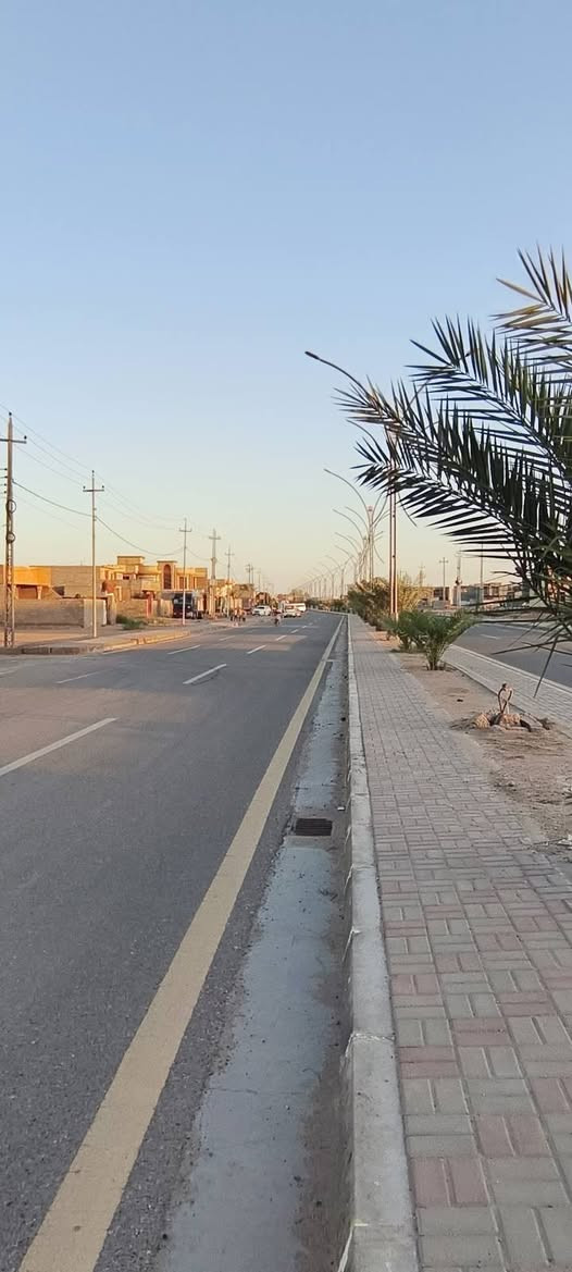مشتمل لليجار الموقع عامرية الصمود حي الشهيد السايدين الي يطلعن عل مجمع السكني عل يسار عل سايدين مباشر 
المساحه 150 
غرفه وصاله ومطبخ وديوان وصحيات 
سعر الايجار 200 قفل والماء والكهرباء عل مؤجر 
للااستفسار ***********
