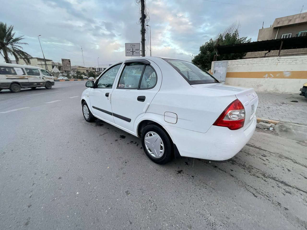 السلام عليكم تايبا 2015 
رقم بغداد خصوصي انكليزي  باسمي سنوية لل31 هزة جديدة 
سيارة كارتون بمعنى الكلمة جديدة 
ماشية : 82 km 
دوشمة عام كشنات وسفريات وتنتة نايلون 
تدفئة تبريد صدر خلفي امامي تخم تاير حت السبير جامة امامية طوافة بانزين جديدة وحدة احتياط 
سيارة مال موضف جاهزة للأخير بدون اي نقض بوربرنات جدد تخم 
مكاني : بغداد حي اور مقابل جامع عمار بن ياسر 
رقمي : *********** 
ملاحضة : شواصي لغود حوض كفالة من الزلغ مكفولة من ضربة وصبغ وتبديل سيارة جديدة وبالعافية عالياخذها 
السعر : 53 وبيها مجال 
كل تفاصيلها هاي كدامكم
