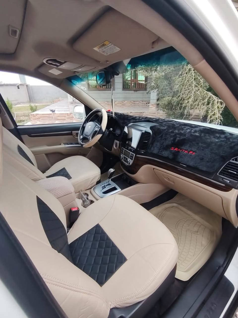 سنتافي موديل ٢٠١٢ خليجي فول واحد على واحد رقم اربيل دولي محرك ٤ بيها قطعتين ضرر السعر ١٤٥ بيهامجال هاذه رقمي ***********
