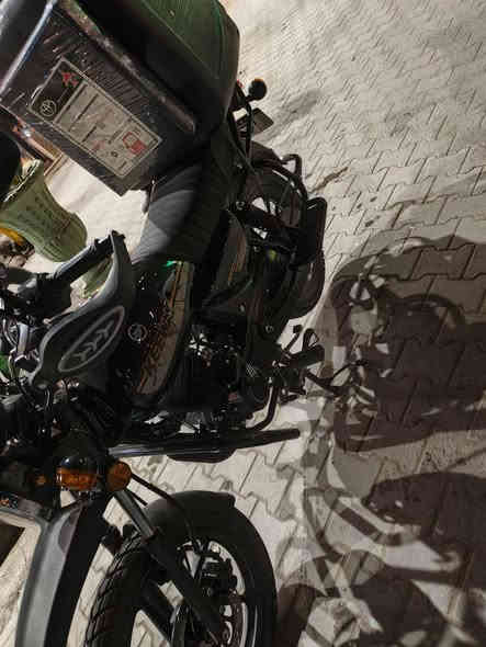 السلام عليكم 
اركي rk موديل 25 رقم دولي انكليزي بااسم شركه 
رقم اربيل صار 10 ايام طالعه اول تبديله دهن امزون 
محرك 200cc
السعر 2500وبيه مجال للشراي
عنوان نجف
رقمي ***********
