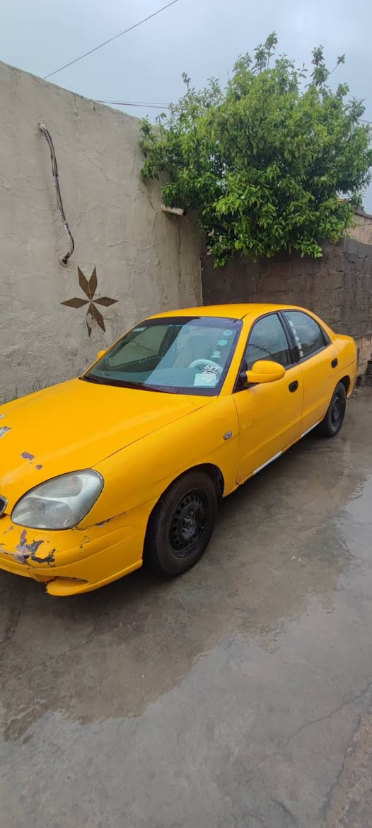 دايو نوبرا 2. موديل 2000 
كير محرك لاصرف ولابخار تبريد تدفئة شرط
طخم تاير جديد صدر امامي خلفي جديد شرط 
دفتر بانزين موجود تريد وكاله تريد تحويل سعر 25 وبيها مجال
***********
