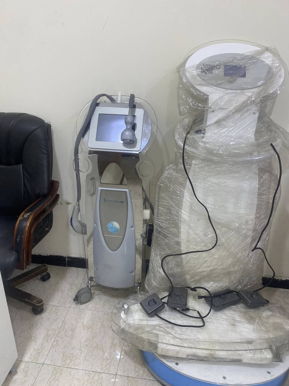 السلام عليكم اجهزه تجميل جلديه وجراحه تجميليه برومو ايطالي اصل المنشأ شركه الام ميلان ايطاليا اجهزه استعمال قليل جدا جانن بمركز فايف ستار للبيع والتفاصيل على هذا الرقم ***********
