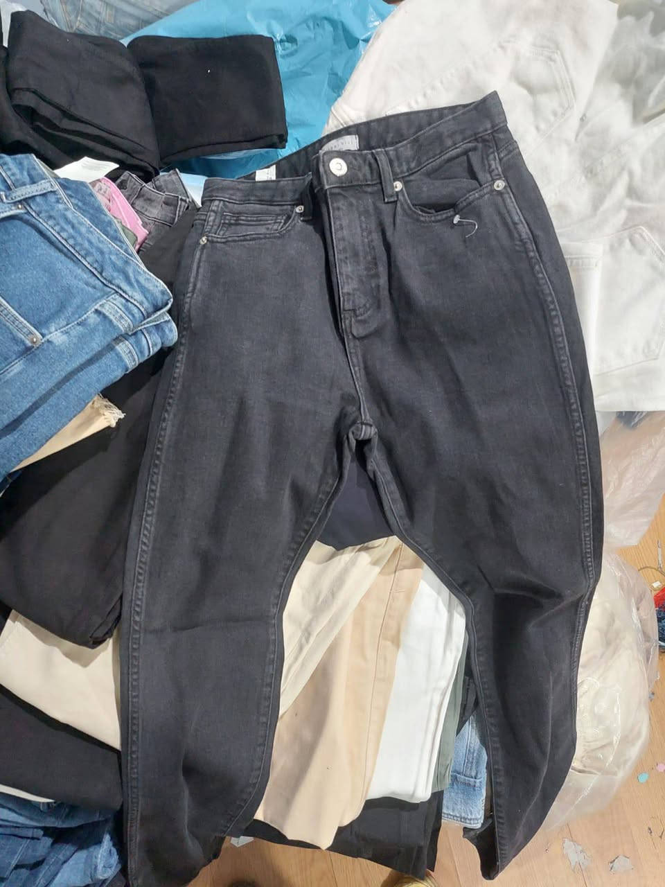 بنطلون جينز رجالي🔥💥♥️ ونسائي مختلط
مقاسات من. 28....  38

30....34😍💞

أقل طلب 1000 قطعه مختلط 

السعر. 1.85$💥🔥🔥


**إذا كنت صاحب هذا الإعلان وتريد حذفه لأي سبب، رجاءا أرسل رسالة إلى الدعم الفني**