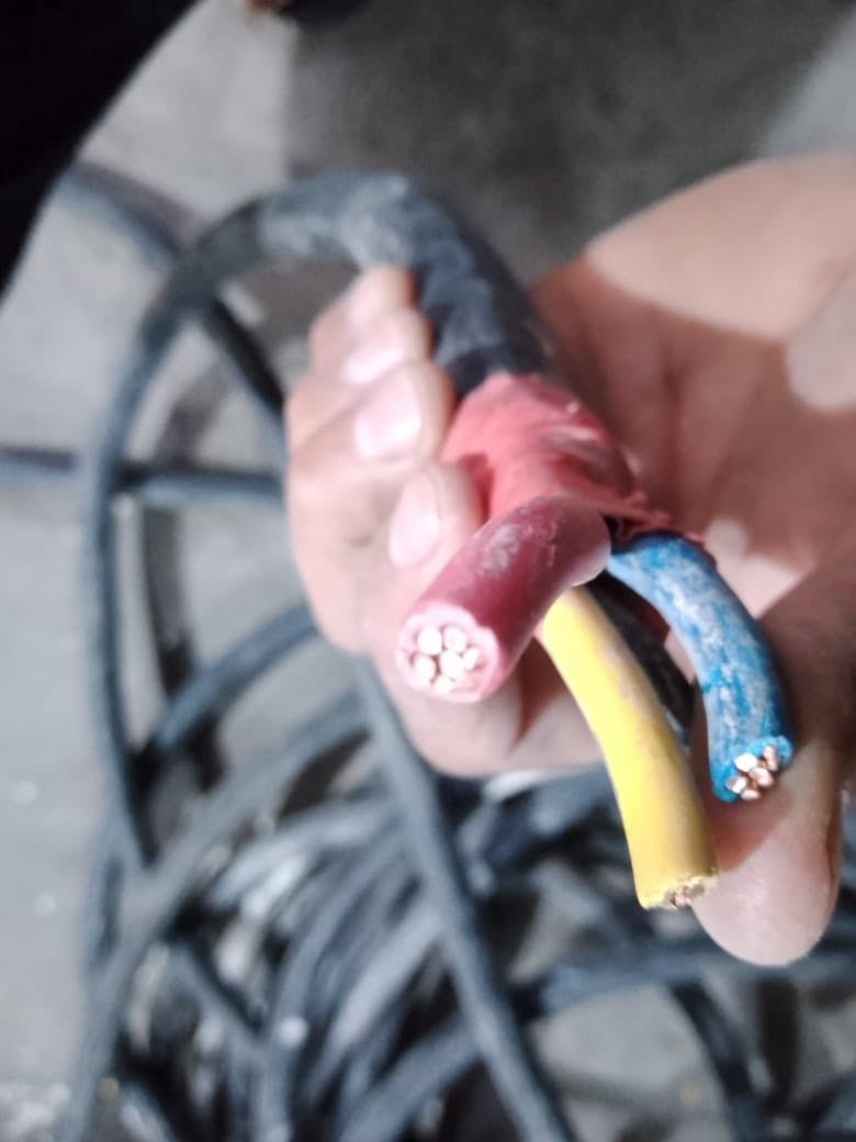 كـيبل كـهرباء مستخدم قليل لا مـيبس ولا ضارب كلش نضيف ابو 16 الاردنـي سعر المتر قفل 12 الف واذا تاخذه كـله قفل 350 قفل عنوان بصره قبله


**إذا كنت صاحب هذا الإعلان وتريد حذفه لأي سبب، رجاءا أرسل رسالة إلى الدعم الفني**