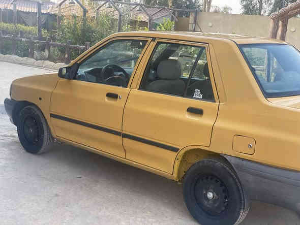 السلام عليكم 
سايبه للبيع الموديل 2015 
سياره جاهزه ونظيفه كهربائيات كله شغاله كير والمكينه مكفوله والكشر الي بل صوره والسياره رقمه مميز  
السعر 32 ورقه 
***********
