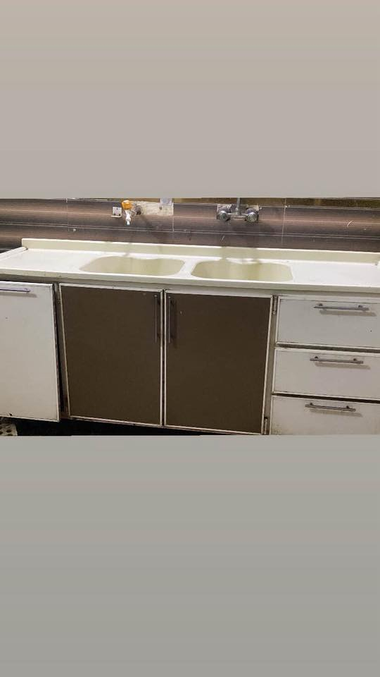 السلام عليكم
غرفة نوم 6بوب 

كاونتر 
معرض استقبال 
سنك مرمر 

سبلت 2طن 

براد 

كل شي بسعرة 

تفاصيل اكثر اتصال او مرسالة وتساب ***********
