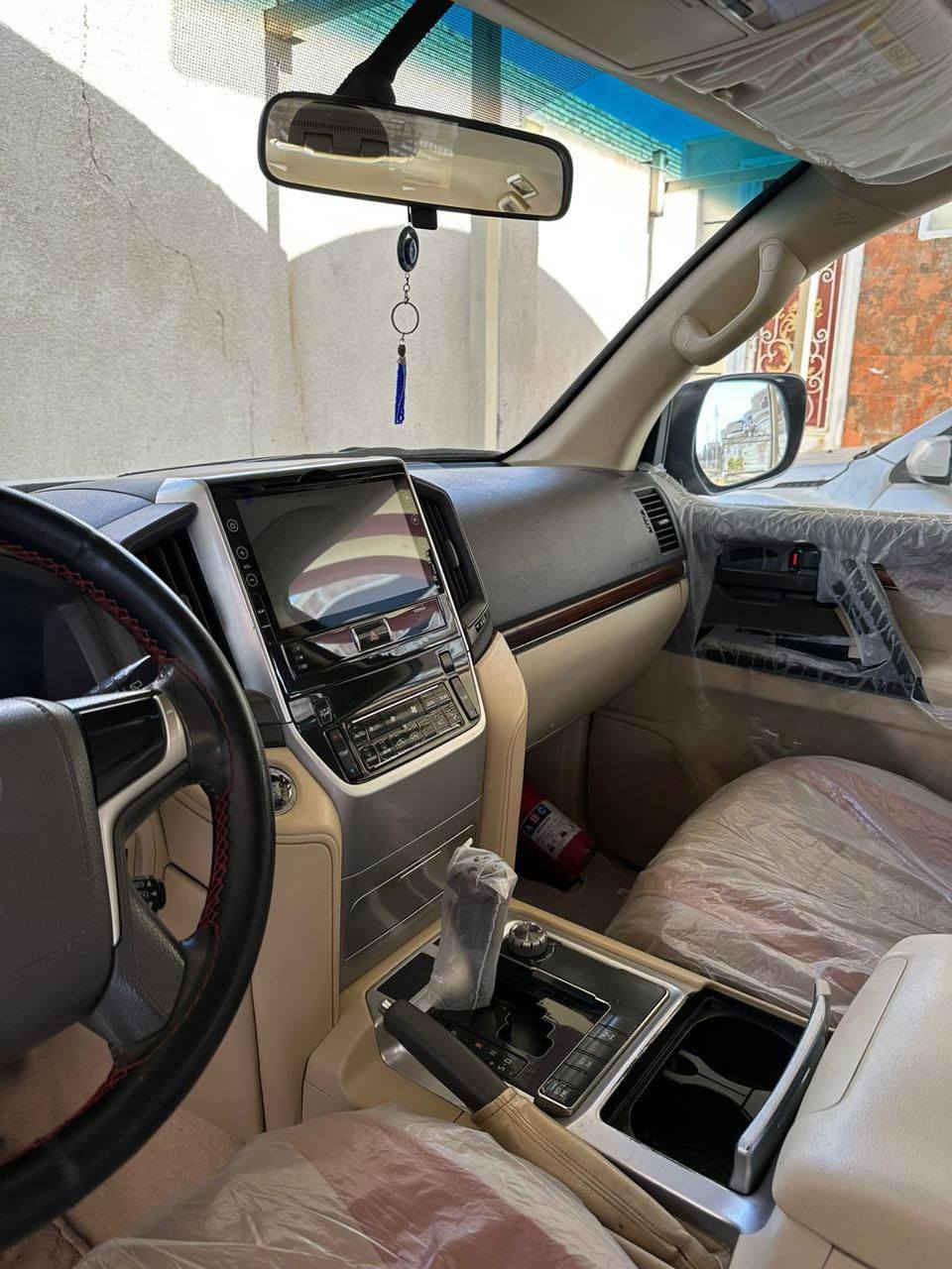 لاندكروز بريم أصل فول مواصفات كفاله عامه بأسمي تخم تايرات حداديه تبريد كامله من كل النواحي رقم الهاتف *********** مكان السياره محافظة ميسان
