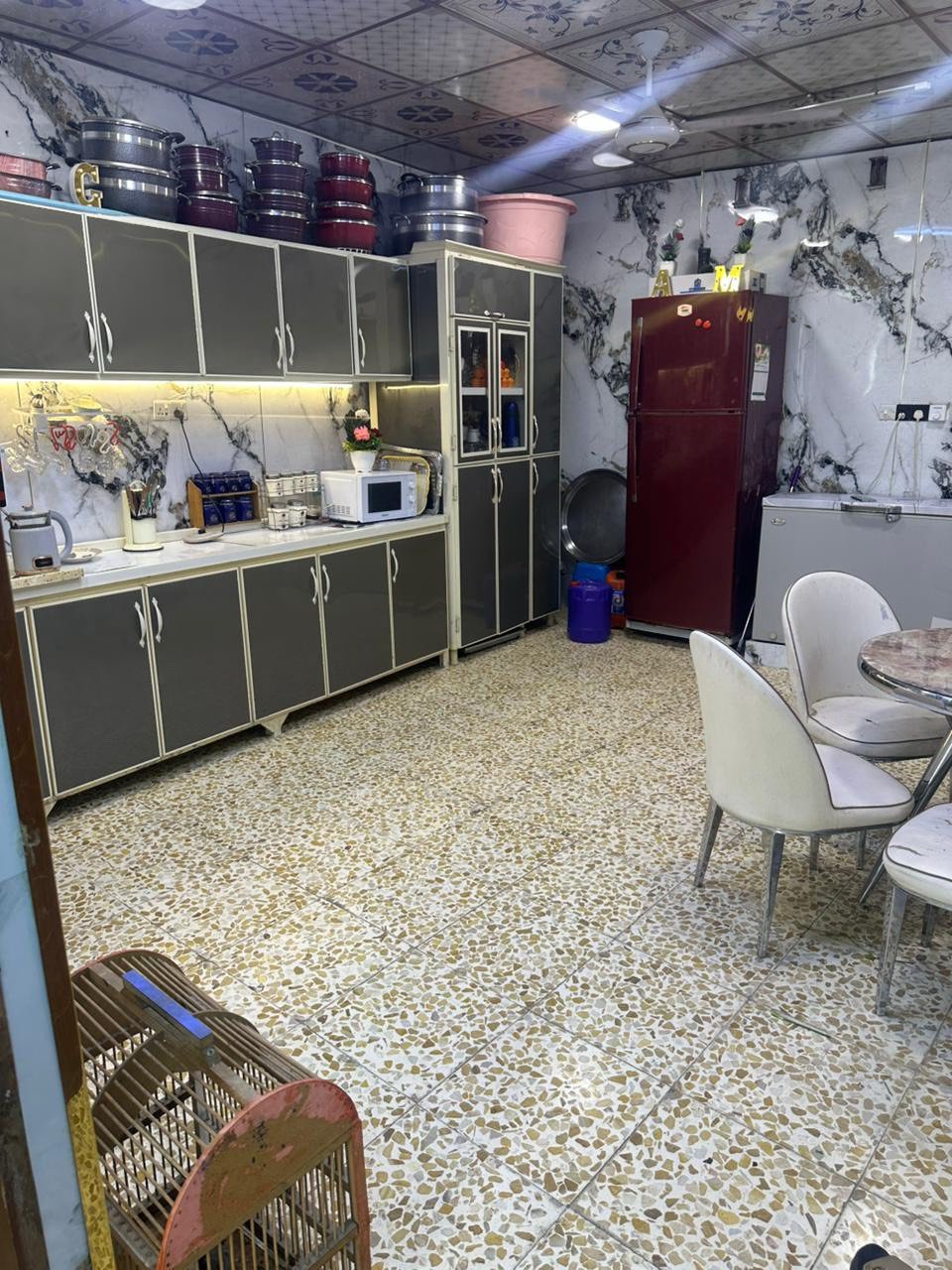 بيت تجاوز منطقه الحكيميه للبيع يحتوي ع ثلاث غرف مع مطبخ كبير واستقبال كبير ودوانيه وصحيات خارجيه الاستفسار الاتصال ***********/وتساب /***********