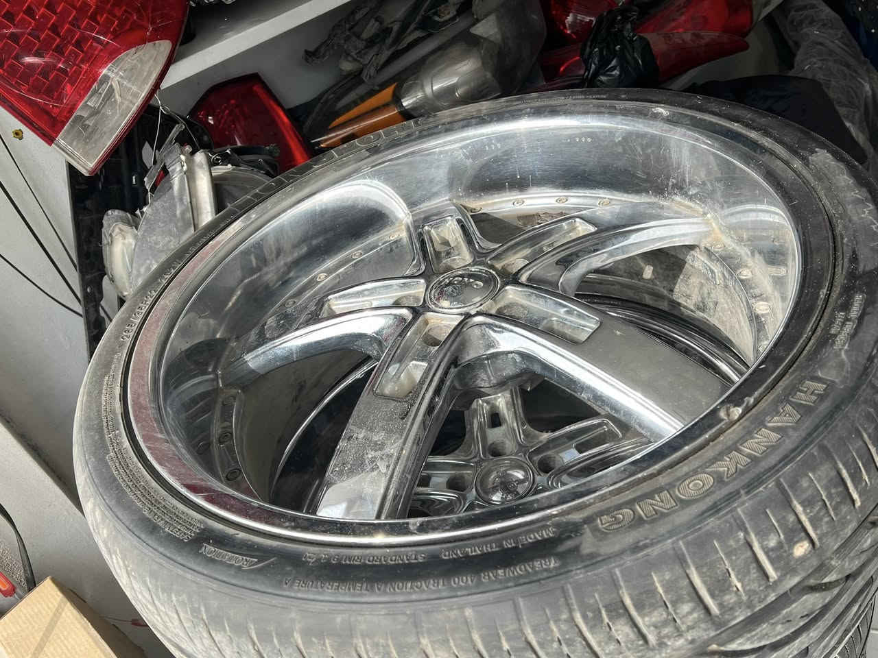 السلام عليكم ويلد حجم 22 اصلي   4 تخم تاير كامل للبيع. 450 وبي. مجال ***********
