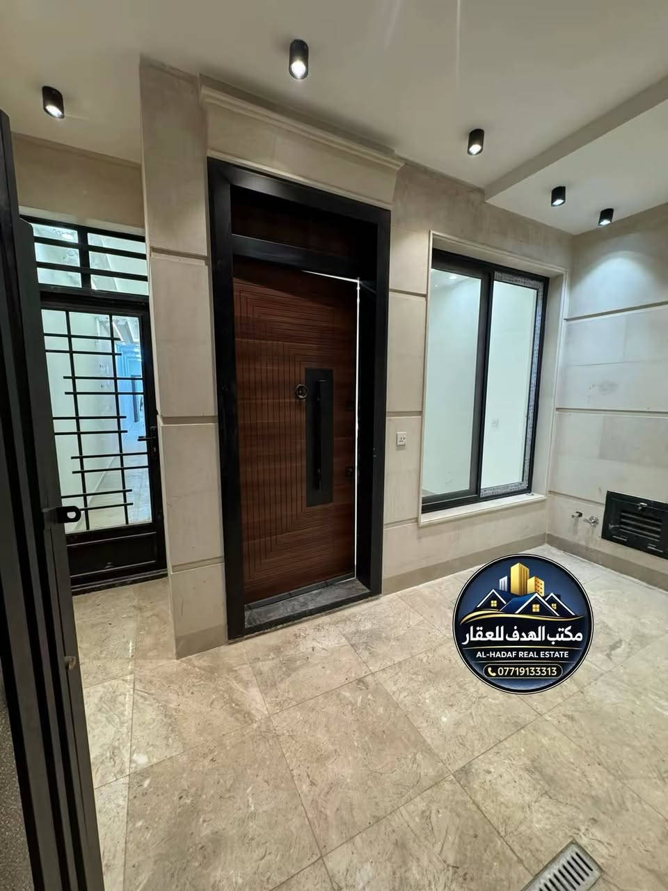 🏠 للبيع دار سكن سنه البناء 2026 درجه اولى

🔺المساحة : 127/5  متر ( ملكي )
🔻الواجهة: 5م      🔻النزال:   25/5 م.

الشارع 15 م مع رصيف 4 
المنزل فارغ حالياً - جاهز للسكن

♦️واجهة مرمر بتصميم حديث
♦️أرضية مرمر
♦️محجر ألمنيوم جام درجة أولى
♦️شبابيك ألمنيوم سلايد مقطع ممتاز
♦️ جدران سيراميك ألواح
♦️أبواب داخلية صار ماليزي- أحدث تصميم
♦️أبواب خارجية قاصة
♦️ ديكورات داخلية ابروفايل

🔸 الطابق الأرضي:
  مدخلين + صاله ضيوف 
+مطبخ + صاله عائله+ غرفه نوم سويت + شلال داخلي

🔸 الطابق الأول:
3 غرف نوم (منها غرفتين سويت) + خدمات

🔸 الطابق الثاني:
بيتونة + سطح أمامي وخلفي
 
📍موقع الدار بغداد حي البنوك  ( مربع الكنيسه )

________________________________
للاستفسار مراسلة الصفحة
او الاتصال 

☎️***********

متوفر واتساب📞 او مراجعة مكتب .( الهدف للعقار )  

📍 عنوان المكتب: حي البنوك شارع الكنيسه باتجاه الجسر مجاور مكوى ريحانه
