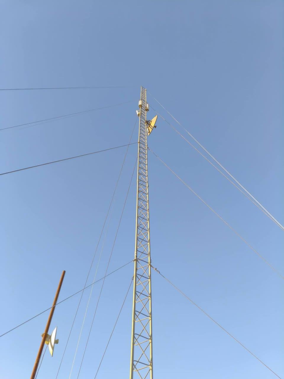 تحيه طيبه تم تنصيب برج 21متر في محافضه النجف مستعدون للعمل في جميع المحافضات يتوفر حديد وباسعار مناسبه ***********
