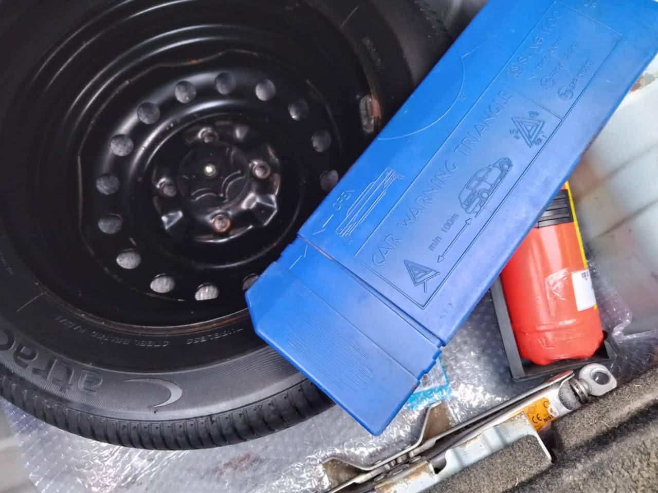 سه نی یابانی مۆدیل 2010دە
زۆر زۆر نمونە یه  سه یاره کە زۆر سپی به فری یه جوانە   ماشاالڵه  دە وێت  فوله به س تۆ ماتیک نی یه فڕۆمیگایه  کە له و عه ینە کوو  کۆنڕۆڵە  بێ بۆیاخە تە نها  یه ک
ساردی هه یه و به س ئه ویش پێ یه وە دیارنی یه هیچ
 سه یاره کە  ماشاالڵه زۆر زۆر نمونە یه  کێڕ مه کینە دارو به ردی به شه رت  سه نە وی نزیکە ی 2مانگە  به سه ر جو وە  غه رامە به ناو  کردن هه مووی به شه رت سعری 109
گڵا مە جالی تێدایە
***********
ژماره ی خاوە نی
