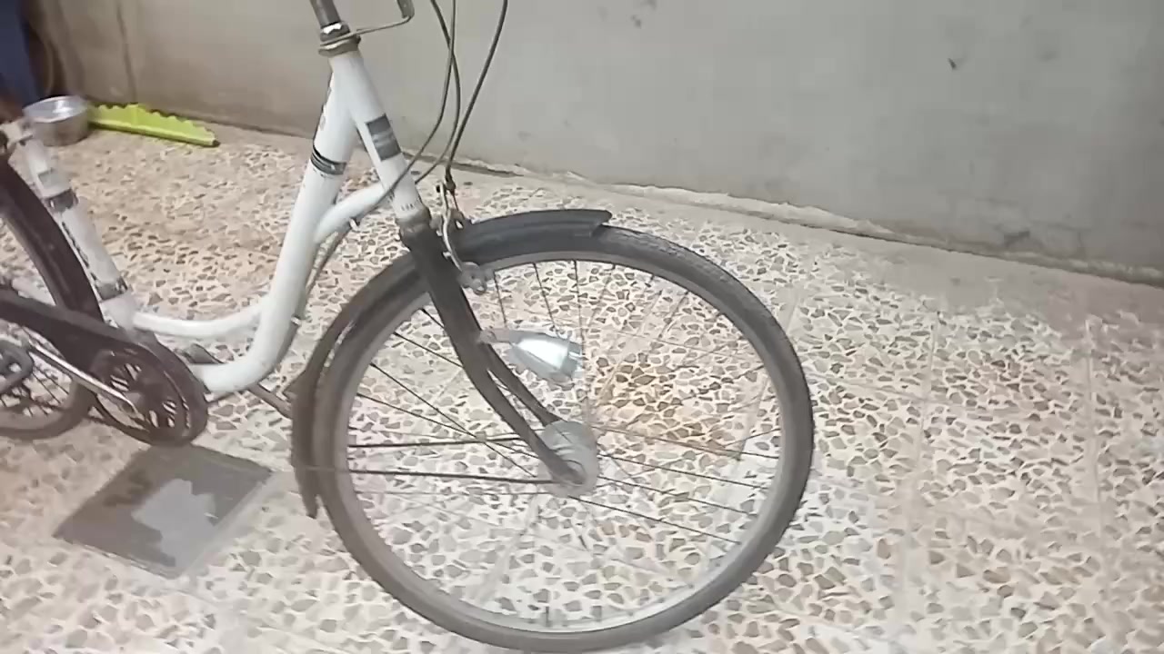 السلام عليكم بايسكل حجم 26 اخوان بايسكل نظافته 85%100 وسعر البايزك اللي راح يكون 50ل للاستفسار اتصل على الرقم وبي وا واتساب ***********
