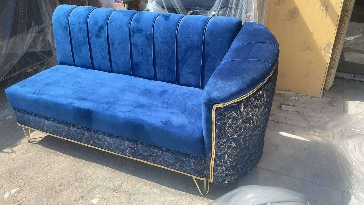 لمحبي التميز ولأصحاب الذوق الرفيع.. الديوان الملكي وصل! 🔥✨
إذا كنت تدور على الفخامة والعملية بنفس الوقت، هذا الديوان هو اختيارك المثالي. شغل درجة أولى وتفاصيل دقيقة لكل بيت عراقي.
خيارات الأسعار حسب المقاعد:
💎 5 مقاعد: 290 ألف.
💎 6 مقاعد: 325 ألف.
💎 7 مقاعد: 375 ألف.
💎 8 مقاعد: 400 ألف.
💎 9 مقاعد: 430 ألف.
💎 10 مقاعد: 475 ألف (مع كوشات هدية 🎁).
(ملاحظة: أقل قياس للطلب هو 5 أمتار).
ديوان الستندر (6 أمتار ونصف):
يتكون من (قنفة كبيرة عدد 2 + قنفة وسط عدد 1 + كرسي + زاوية).
مواصفات التميز:
✅ الهيكل: بلوك شغل درجة أولى (متانة عالية).
✅ الإسفنج: مميز، أول، مقعد ثابت لراحة تدوم.
✅ القماش: جاكور (أنيق ومريح).
✅ الأرجل: نيكل (ويتوفر خيار أرجل خشب بإضافة 30 ألف).
✅ إضافات: يتوفر قماش وتر برو أو كتان (إضافة 50 ألف).
✅ الضمان: ضمان حقيقي للأمانة لمدة 5 سنوات! 🥇
🚚 خدمة التوصيل:
داخل بغداد: مجاناً (خلال 4 أيام).
أطراف بغداد: 15 ألف.
المحافظات القريبة: 25 ألف (خلال 5 أيام).
لا تنتظر، اطلب فخامة ديوانك الآن!
للطلب والاستفسار، اترك تعليق "تم" أو راسلنا على الخاص. 📩


**إذا كنت صاحب هذا الإعلان وتريد حذفه لأي سبب، رجاءا أرسل رسالة إلى الدعم الفني**