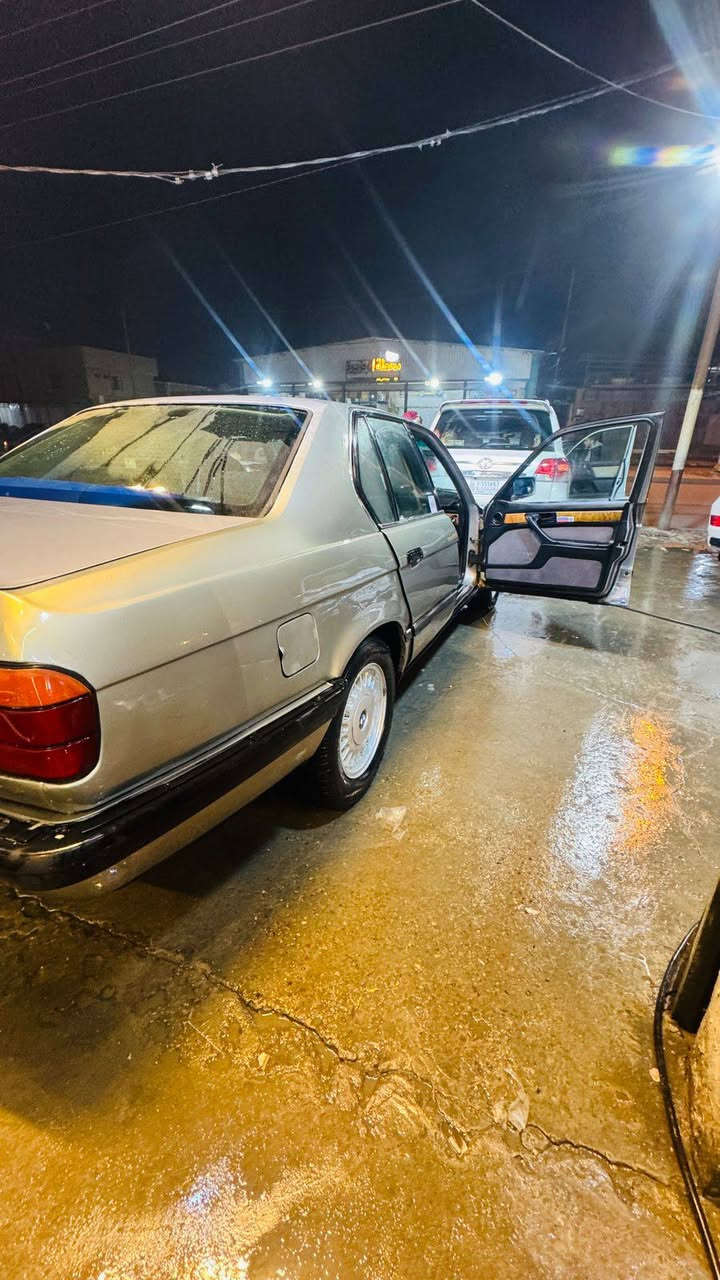وارد ياباني
BMW 735 🚗 موديل 1988 📅
سنويه باسمي سقطت بشهر ال 11 2025 ✅
رقم انبار الجديد الدولي السياره ضربتها الجاملغ الخلفي عكس السايق 
السياره بيها جراد لكن مابيها خويس 
غرفتها نضيفه كير ومكينه ع الفحص 
حماوتها صيف شته نص ثابته ❄️🔥

نقوصاتها :-
البنكه مال تبريد واكفه واشتريتلها بنكه بس ما شديتها 🔧
وتبريدها بالصيف ثلج يعني الكمبريسر سليم وكلشي مابي ولا يفصل ولا يبوخ 
الفلنجات الاماميه ينرادلها تصفير
صدرها الامامي نص عمر 
تايرات الاماميه زوج جديده 
الكهربائيات مالتها شغاله 
رايدها بـ 33 وبيها مجال بسيط 
مكاني انبار الفلوجه 📍📱
للاستفسار ***********📞
