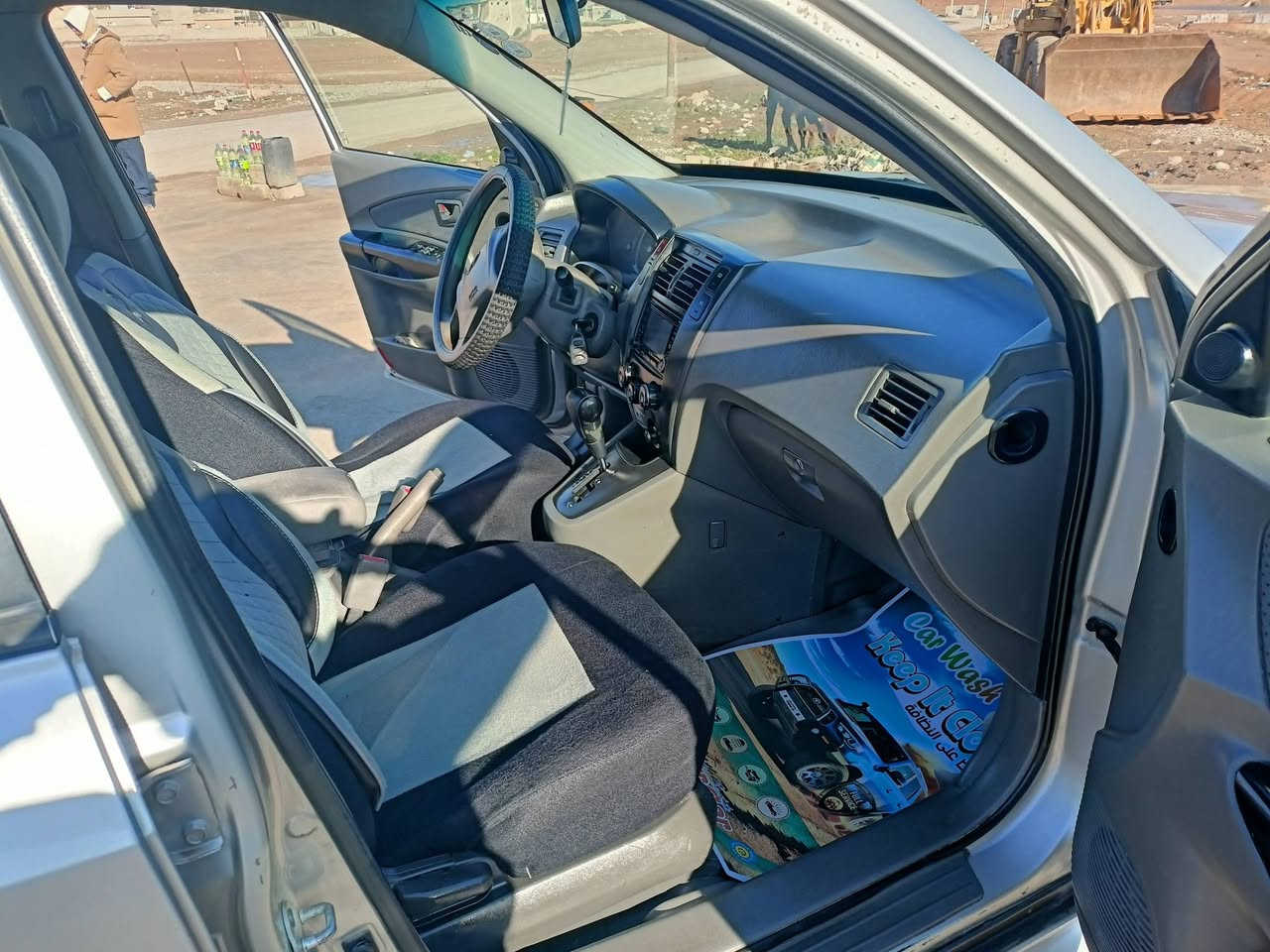 هونداي توسان موديل ٢٠٠٩ محرك ٢،٠
كلين بدون دعم وبدون صبغ شرط
هيكلها حلو على وضع شريكه 
سياره احلى من الصوره دينار مابيها مصرف
سياره رقم وسنويه وهزه جديده حتى ٢٠٣١
سياره رقم دهوك رقم انگليزي كل شي جديد
طقم وصدر وحداديه كلها جديد 
تحويلها نفس يوم اقل من ساعه
سياره مكانها موصل ناحية الشورة
سعرها ١١٨ وبيه مجال
***********
