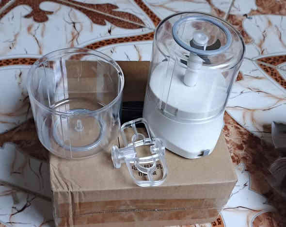 شلعة للبيع يعني ابيعهن كلهن مو قطعة وحدة وسعر شلع 50
 بوستيجة تتكبر وتتصغير اب 10 الاف
طاحونة وعجانة حجم صغير شحن اب 7 الاف
راوتر نت ضوئي اب 7 
راوتر مال شركات مداء بعيد اب 10
مكائن حلاقة الاثنين اب 7 الاف 
تجج تمارين منزلية اب 5
او لابتوب  وهارد او خيط مائي عاطلات  اب ١٥ كلهن
رقم اتصل او واتساب ***********
