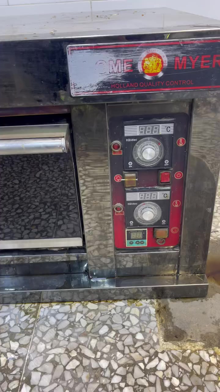 سلام عليكم متوفره غراض مطعم للبيع ***********
