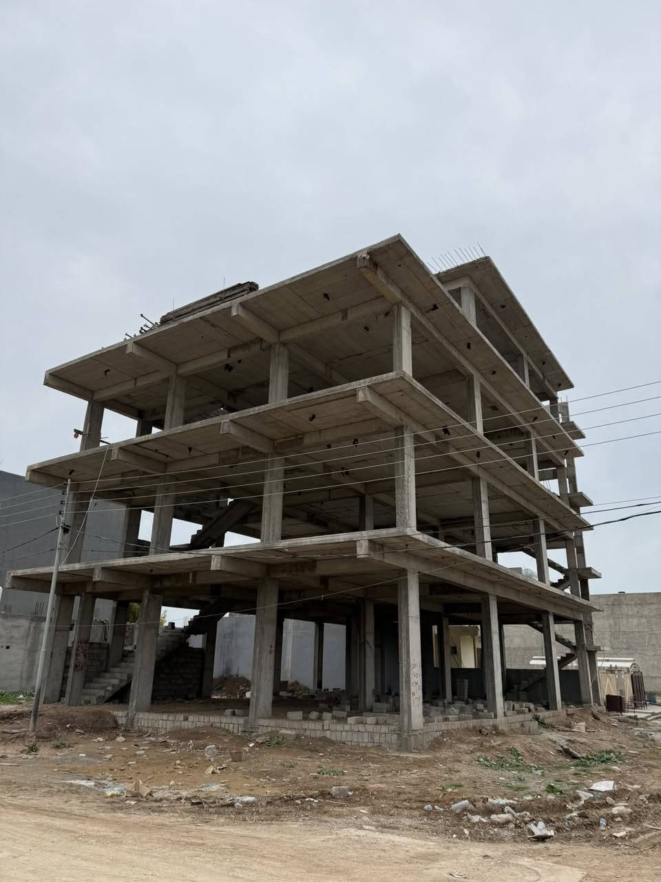 للبيع هيكل مساحة 345 متر مكون من ثلاث طوابق مع ملحق دوميز خلف اقامات الكمب.
مخزن مع شقة طابق الاول باقي طوابق تتكون من ثلاث شقق مع مدخل عدد 2.

للاستفسار راجع عقارات ( آدور 1_ 2 ) دوميز و وارستي او اتصل على الارقام التالية:

***********

***********

***********
