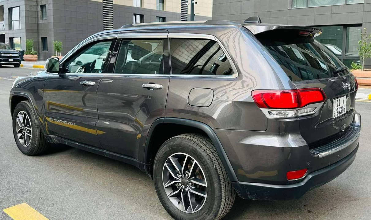 السلام عليكم
جيب كراند شيروكي 2020 أمريكي 

بدون حادث كلين 

 (السونار مرفوق مع الصور امريكا) 

مواصفاتها 

فتحه سلايد روف

بصمه تشغيل عدد (2)

،صندوق كهربائي، 

كشنات كهربائي و ذاكرة

تدفئه كشنات، 

قطعتين تبريد، 

كشنات جلد اسود 

، مكينه ٣٦٠٠ 

، وبيها مواصفات هوايه 

ماشيه 78 الف 

السعر 240$ ورقه وبيها مجال بسيط 

السياره جاهزه مابيها اي نقص
ماتصرف عليها دينار

*********** 📞📞
