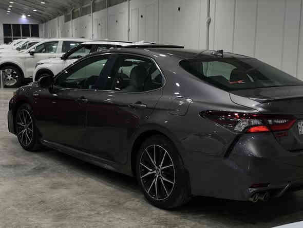 تويوتا كامري2021وارد أمريكي فئة SE فول
1/1 ماشية 85 الف و سيارة هايبرد ياباني اصل والسيارة كلش جديدة و
السيارة بيه فقط دعامية امامية مبدلة نفس
اللون فقط والباقي كفالة عامة شرط فحص
السيارة بدون ايرباك وبدون دواخل و شاصي
باقي كله مكفولة ابيع شرط السونار و سيارة
رقم بغداد الجديد بسمي تحويل مباشر و ال
سعر هو 19700$الف دولار او 197 ورقة و
بيه مجال شي جداً بسيط ومكاني بغداد و 
رقمي للاتصال و استفسار ***********
