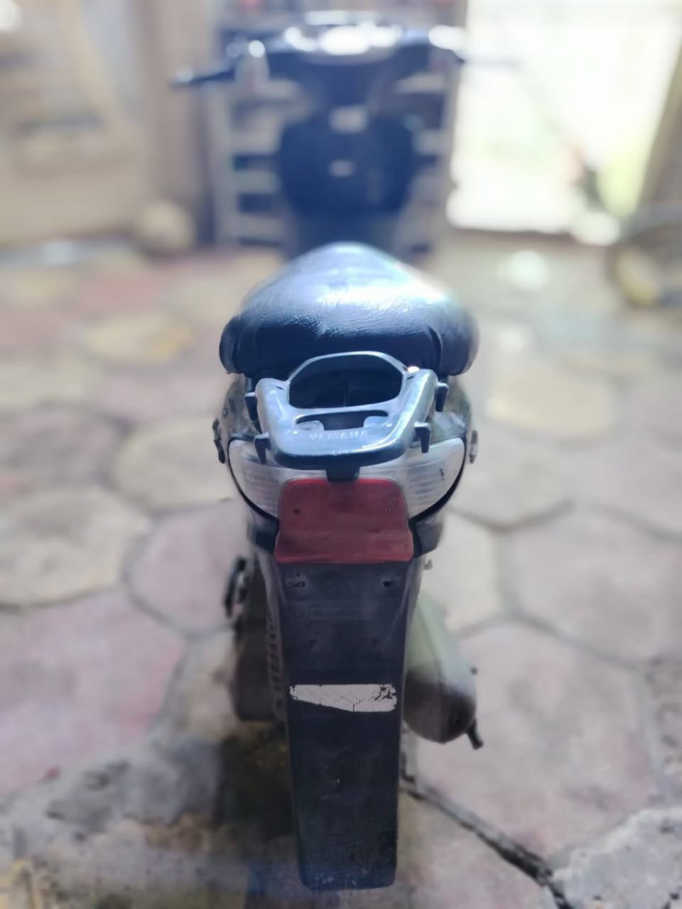 دراجة عصفوريه شغاله شلعتها قويه بس بيها صوت بسيط بلأكسل ونقصها باتري سعرها 125 وبيها مجال العنوان بغداد الدوره ابو دشير ارقم ***********
