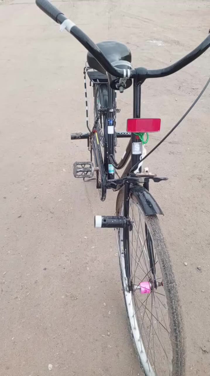 السلام عليكم بيسكل للبيع حجم 26 سانتوس مديل 2019بيسكل نضيف سعر 85وبي مجال الرقم ***********
