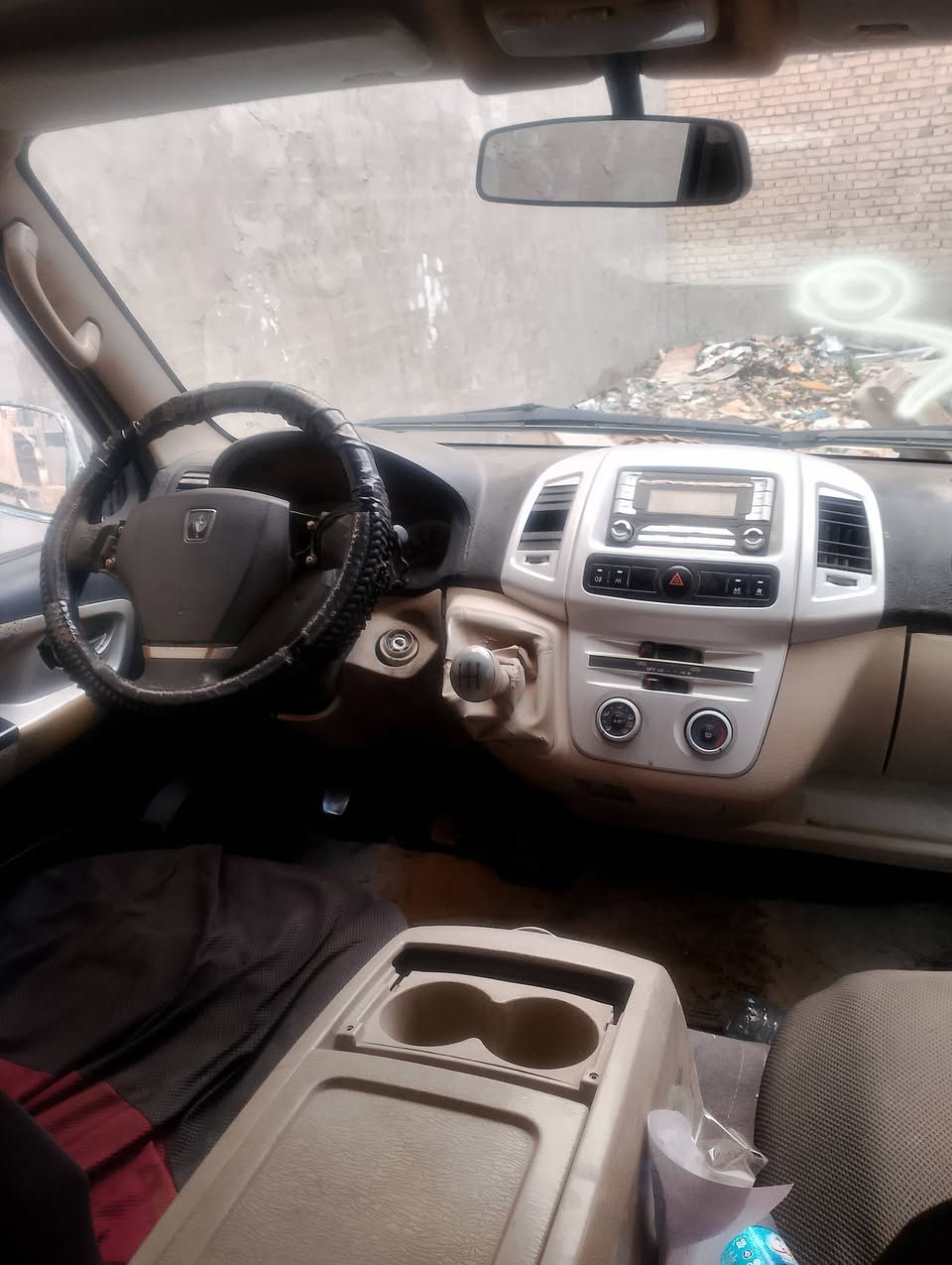 سلام عليكم جنبي مديل14 ماشيه150 سياره مال مزاد وزاره الداخلية اسويلك وكاله ترقيم عل دوله سعرها ب60 بيها مجال سياره بلاديه ***********
