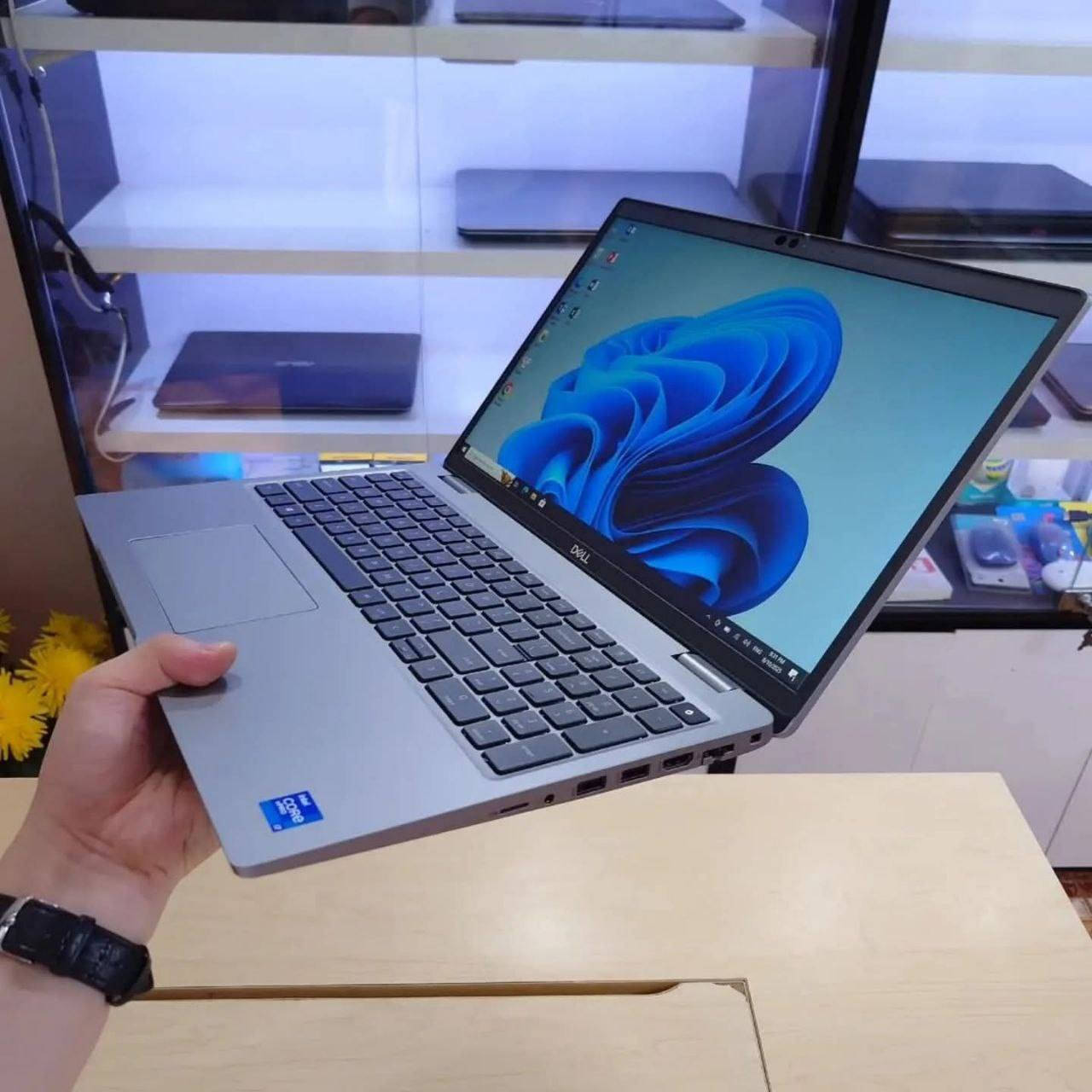 لابتوب Dell Latitude 3561
جهاز عملي وقوي مناسب للدراسة والعمل والبرامج اليومية، ويعطيك أداء سريع بفضل معالج الجيل الحادي عشر.
معالج قوي من فئة H المخصصة للأداء العالي، مناسب لتعدد المهام والبرامج الثقيلة والعمل اليومي بدون بطء.
💻 المواصفات:
المعالج: Core i7 الجيل 11 فئة H
الرام: 16GB
الهارد: 512GB SSD
الشاشة: 15.6 إنج FHD
كرت الشاشة الداخلي: 8GB
🎯 مناسب للاستخدامات مثل:
الدراسة، برامج الأوفيس، التصفح، التصميم، وبرامج المونتاج
🎁 الهدايا المجانية:
ماوس
ماوس باد
حقيبة
الشاحن الأصلي
🛡 الضمان والخدمات:
فحص كامل قبل الإرسال
فحص كامل قبل الدفع والاستلام
ضمان 30 يوما ضد اي خلل مصنعي 
الجهاز جاهز للاستخدام المباشر
📍 الموقع: اربيل-السلطان مظفر 
بغداد – الأمين الثانية
🚚 التوصيل متوفر إلى جميع المحافظات 
📲 للتواصل واتساب: ***********
💰 السعر: 585,000 دينار عراقي
